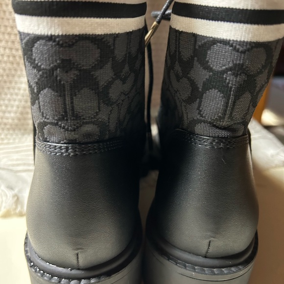 Coach women’s boots - Picture 5 of 9